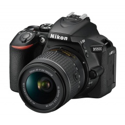 Camara Nikon D5600, 24mp, lente 18-55, Wifi, reflex profesional (usada con detalles)